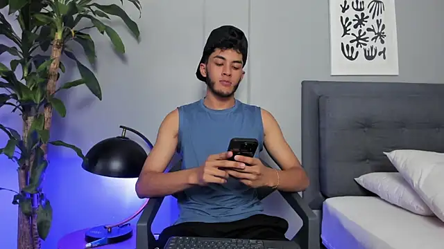 Tylerffoxx online show from 04/14/26, 08:48