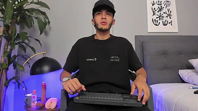 Tylerffoxx online show from 07/01/26, 09:36