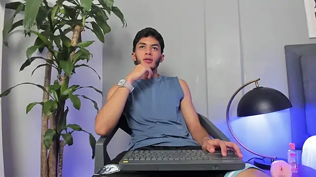 Tylerffoxx online show from 07/14/26, 10:26