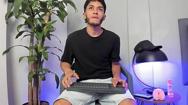 Tylerffoxx online show from 07/18/26, 12:26