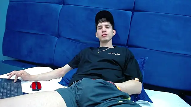 Snapshot of Jheampiiero chatting on 10/16/25, 02:29 Jheampiiero online show from 10/16/25, 02:29