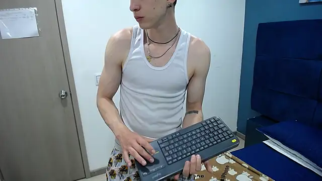 Snapshot of Jheampiiero chatting on 10/17/25, 02:30 Jheampiiero online show from 10/17/25, 02:30