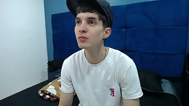 Snapshot of Jheampiiero chatting on 10/20/25, 12:49 Jheampiiero online show from 10/20/25, 12:49