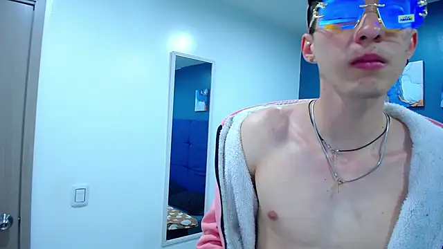 Snapshot of Jheampiiero chatting on 10/23/25, 12:48 Jheampiiero online show from 10/23/25, 12:48