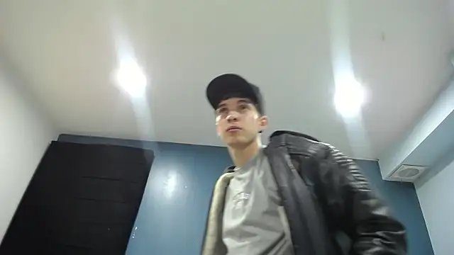 Snapshot of Jheampiiero chatting on 10/25/25, 01:07 Jheampiiero online show from 10/25/25, 01:07