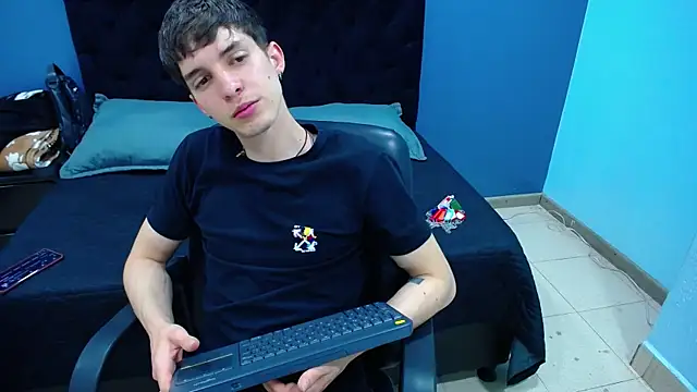 Snapshot of Jheampiiero chatting on 10/28/25, 01:25 Jheampiiero online show from 10/28/25, 01:25