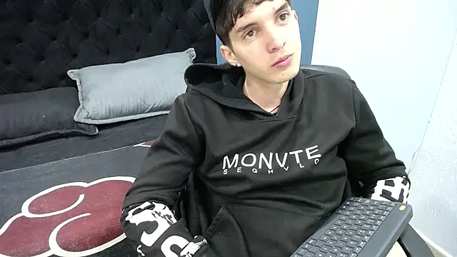 Snapshot of Jheampiiero chatting on 10/29/25, 01:57 Jheampiiero online show from 10/29/25, 01:57