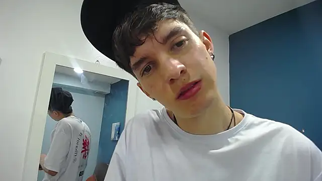 Snapshot of Jheampiiero chatting on 11/24/25, 12:49 Jheampiiero online show from 11/24/25, 12:49