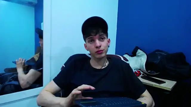 Snapshot of Jheampiiero chatting on 11/28/25, 12:52 Jheampiiero online show from 11/28/25, 12:52