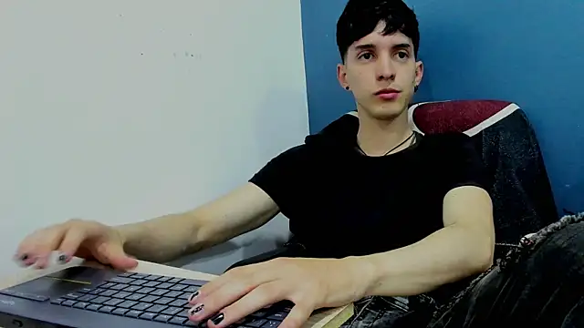 Snapshot of Jheampiiero chatting on 12/16/25, 02:11 Jheampiiero online show from 12/16/25, 02:11