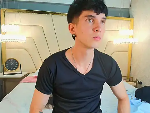 Jheampiiero online show from 04/23/26, 08:55