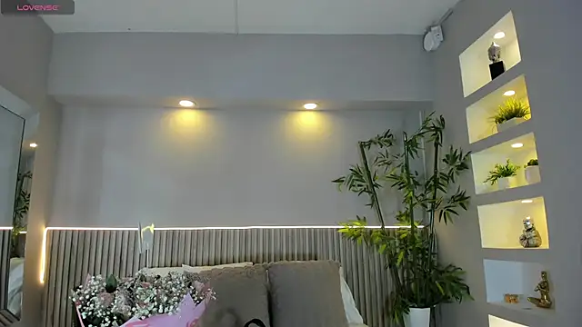 CarolineLee  online show from 11/13/25, 10:41