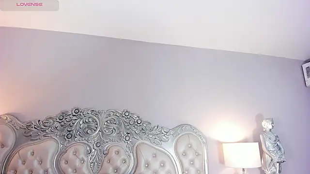 CarolineLee  online show from 12/18/25, 10:38