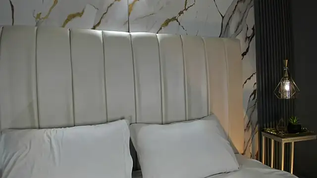 CarolineLee  online show from 04/22/26, 10:33