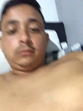 Snapshot of veronica_and_bryan chatting on 09/16/25, 06:58 veronica and bryan online show from 09/16/25, 06:58