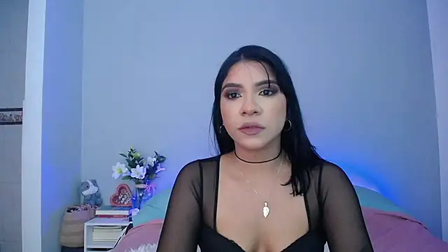 Laura-angeel online show from 11/22/25, 07:24