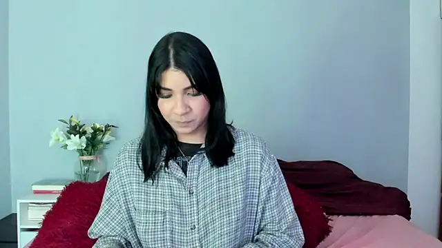 Laura-angeel online show from 11/27/25, 07:38