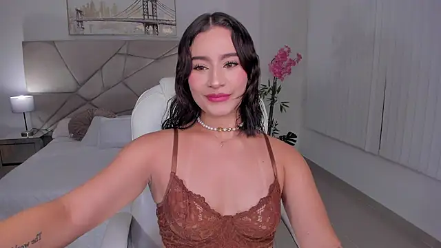 Saskia litt online show from 11/16/25, 03:45