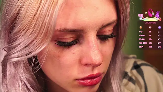 Snapshot of Nelly_Carroll chatting on 09/10/25, 06:19 Nelly Carroll online show from 09/10/25, 06:19