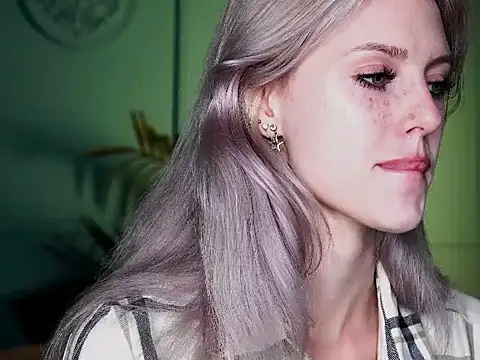 Snapshot of Nelly_Carroll chatting on 09/13/25, 04:40 Nelly Carroll online show from 09/13/25, 04:40