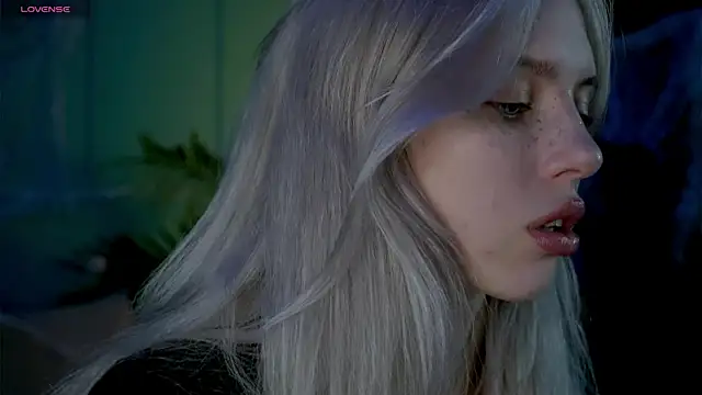 Snapshot of Nelly_Carroll chatting on 11/03/25, 03:30 Nelly Carroll online show from 11/03/25, 03:30