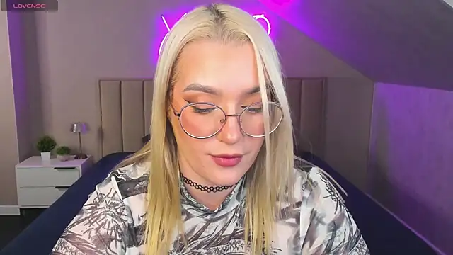 Vickie Nelsson online show from 10/16/25, 10:05