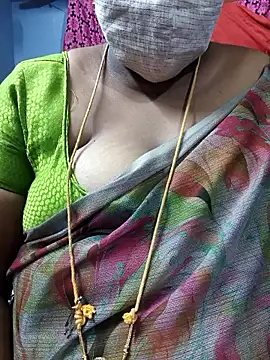 Snapshot of TAMIL_ELAKKIYA chatting on 11/20/25, 08:36 TAMIL ELAKKIYA online show from 11/20/25, 08:36