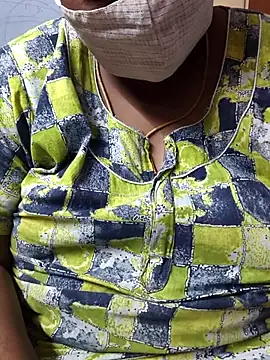 Snapshot of TAMIL_ELAKKIYA chatting on 11/21/25, 08:13 TAMIL ELAKKIYA online show from 11/21/25, 08:13