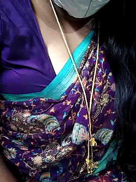 Snapshot of TAMIL_ELAKKIYA chatting on 11/25/25, 08:58 TAMIL ELAKKIYA online show from 11/25/25, 08:58