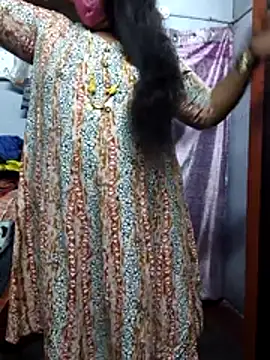 Snapshot of TAMIL_ELAKKIYA chatting on 03/04/26, 05:41 TAMIL ELAKKIYA online show from 03/04/26, 05:41