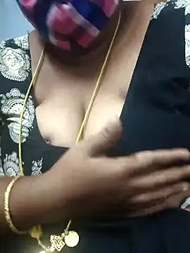 Snapshot of TAMIL_ELAKKIYA chatting on 03/17/26, 05:49 TAMIL ELAKKIYA online show from 03/17/26, 05:49