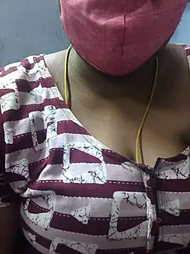 Snapshot of TAMIL_ELAKKIYA chatting on 04/11/26, 05:50 TAMIL ELAKKIYA online show from 04/11/26, 05:50