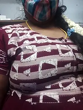 Snapshot of TAMIL_ELAKKIYA chatting on 05/05/26, 04:26 TAMIL ELAKKIYA online show from 05/05/26, 04:26