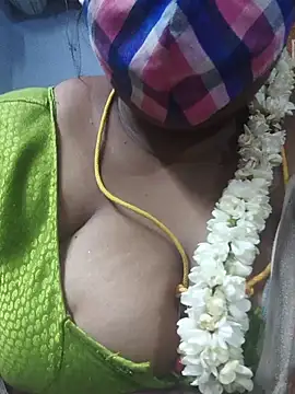 Snapshot of TAMIL_ELAKKIYA chatting on 05/10/26, 04:56 TAMIL ELAKKIYA online show from 05/10/26, 04:56