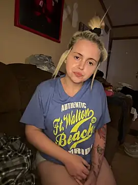 JuicyExxxperience online show from 04/19/26, 12:26