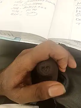 hotboy43339 online show from 11/28/25, 04:48