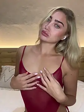 Snapshot of auriangel chatting on 09/18/25, 02:13 auriangel online show from 09/18/25, 02:13