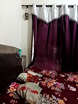 MEERAcle online show from 04/19/26, 02:00