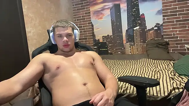 Snapshot of MusclePhantom chatting on 10/25/25, 08:36 MusclePhantom online show from 10/25/25, 08:36