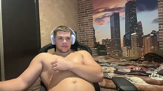 Snapshot of MusclePhantom chatting on 10/26/25, 08:59 MusclePhantom online show from 10/26/25, 08:59