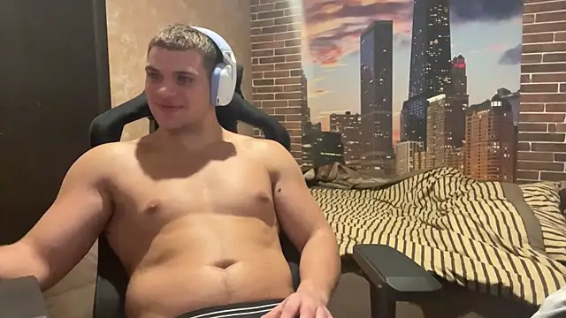 Snapshot of MusclePhantom chatting on 10/30/25, 09:15 MusclePhantom online show from 10/30/25, 09:15