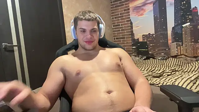 Snapshot of MusclePhantom chatting on 11/08/25, 09:24 MusclePhantom online show from 11/08/25, 09:24