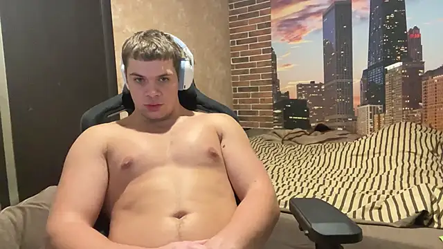 Snapshot of MusclePhantom chatting on 11/15/25, 10:04 MusclePhantom online show from 11/15/25, 10:04