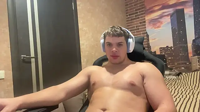 Snapshot of MusclePhantom chatting on 12/15/25, 09:52 MusclePhantom online show from 12/15/25, 09:52