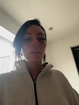 Snapshot of BELLABLACKXUK chatting on 06/01/26, 10:17 BELLABLACKXUK online show from 06/01/26, 10:17