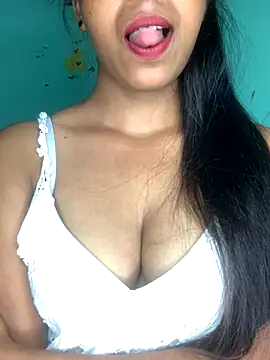 Snapshot of Priya_baby0 chatting on 09/17/25, 06:53 Priya baby0 online show from 09/17/25, 06:53