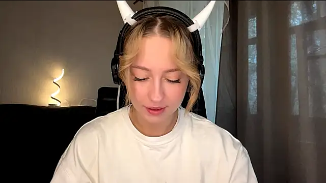 Snapshot of Jetta_Corsacami chatting on 10/19/25, 07:42 Jetta Corsacami online show from 10/19/25, 07:42