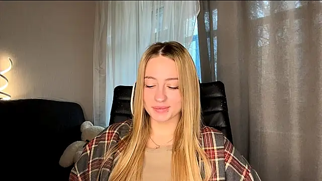 Snapshot of Jetta_Corsacami chatting on 10/24/25, 06:43 Jetta Corsacami online show from 10/24/25, 06:43