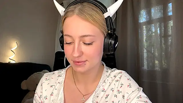 Snapshot of Jetta_Corsacami chatting on 10/25/25, 12:13 Jetta Corsacami online show from 10/25/25, 12:13