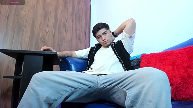 Snapshot of juanmechanic_ chatting on 10/24/25, 05:09 juanmechanic online show from 10/24/25, 05:09